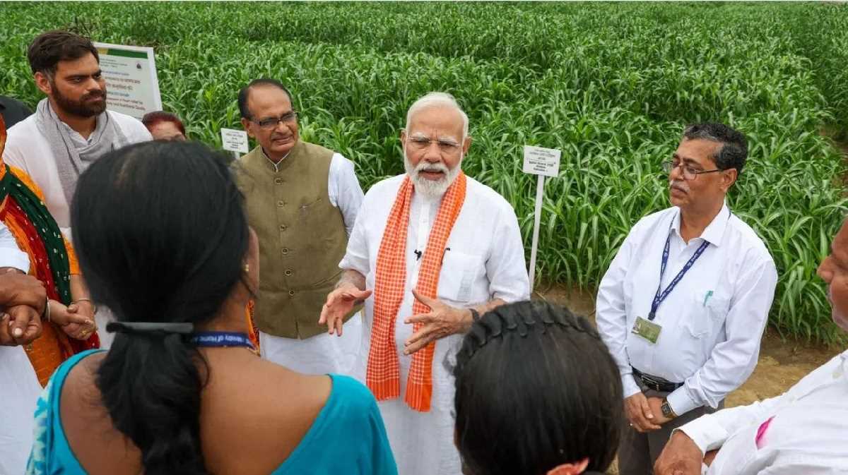 पीएम मोदी ने किसानों से की बात, प्राकृतिक खेती पर दिया जोर पीएम मोदी ने किसानों से की बात, प्राकृतिक खेती पर दिया जोर